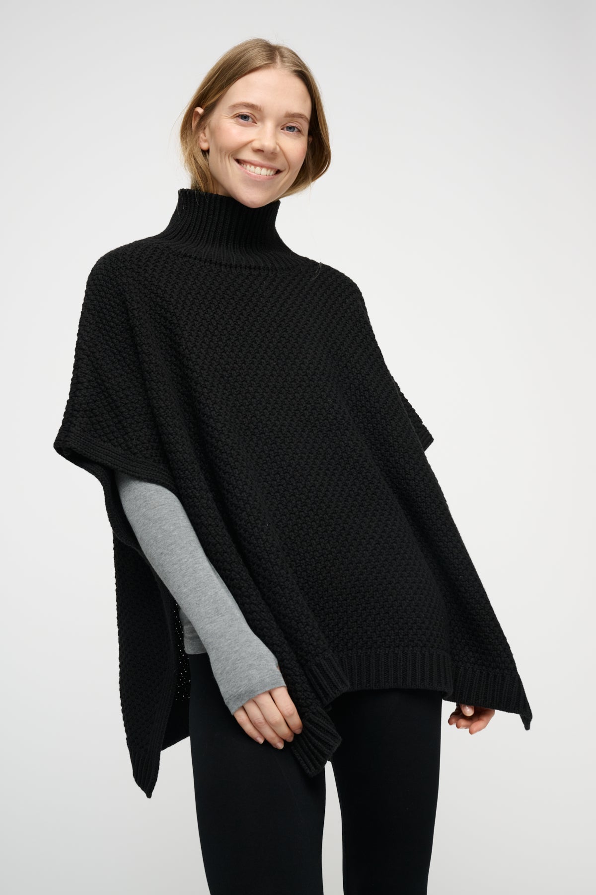 Tilia strikket poncho - sort